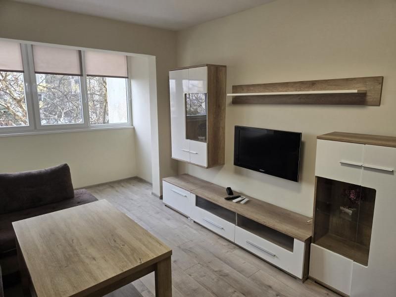 Дава се под наем Тристаен апартамент в София, Дружба 2 - 68 кв.м за 599 € - Снимка #2