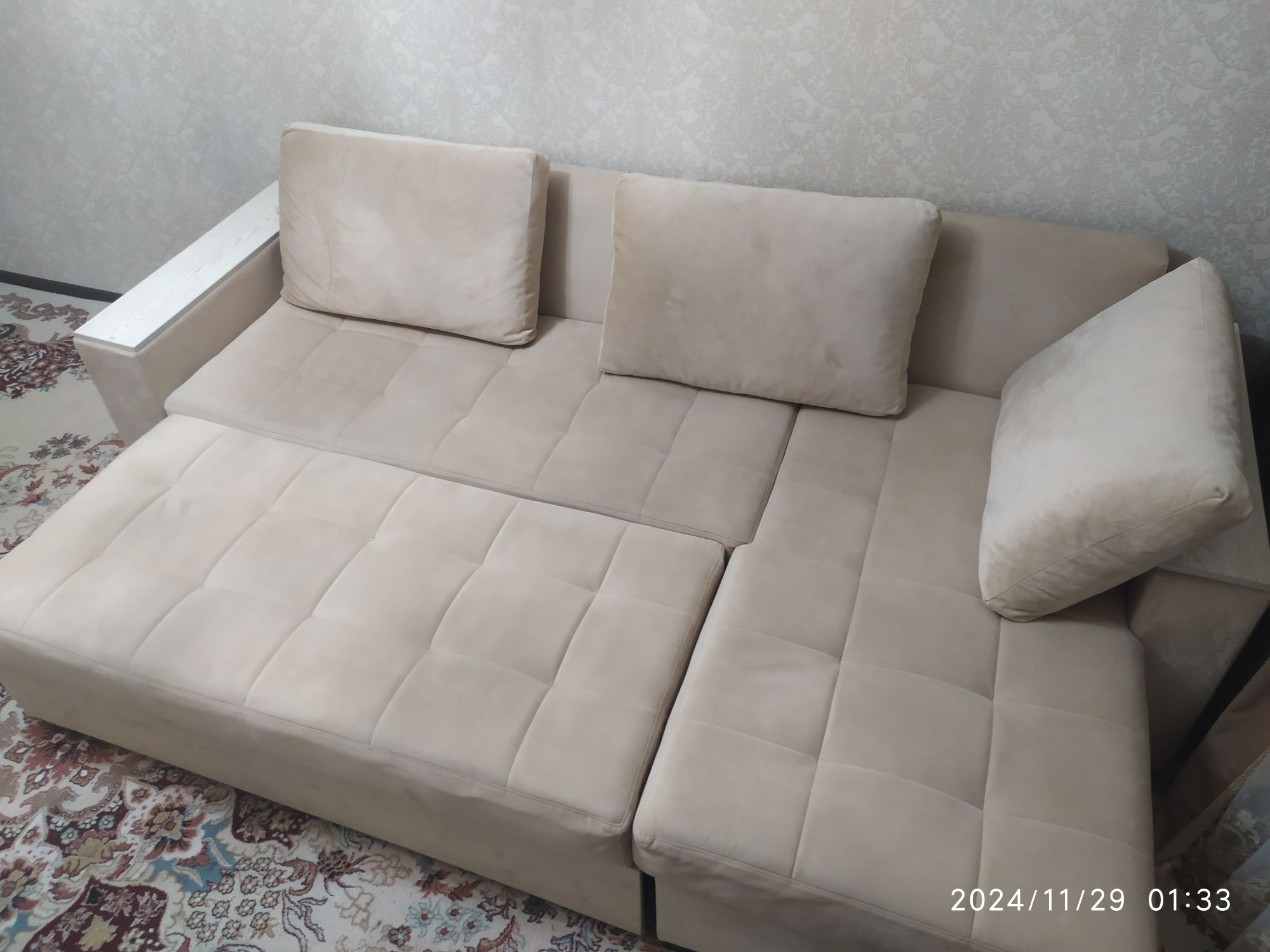 Продаем современный раскладной диван