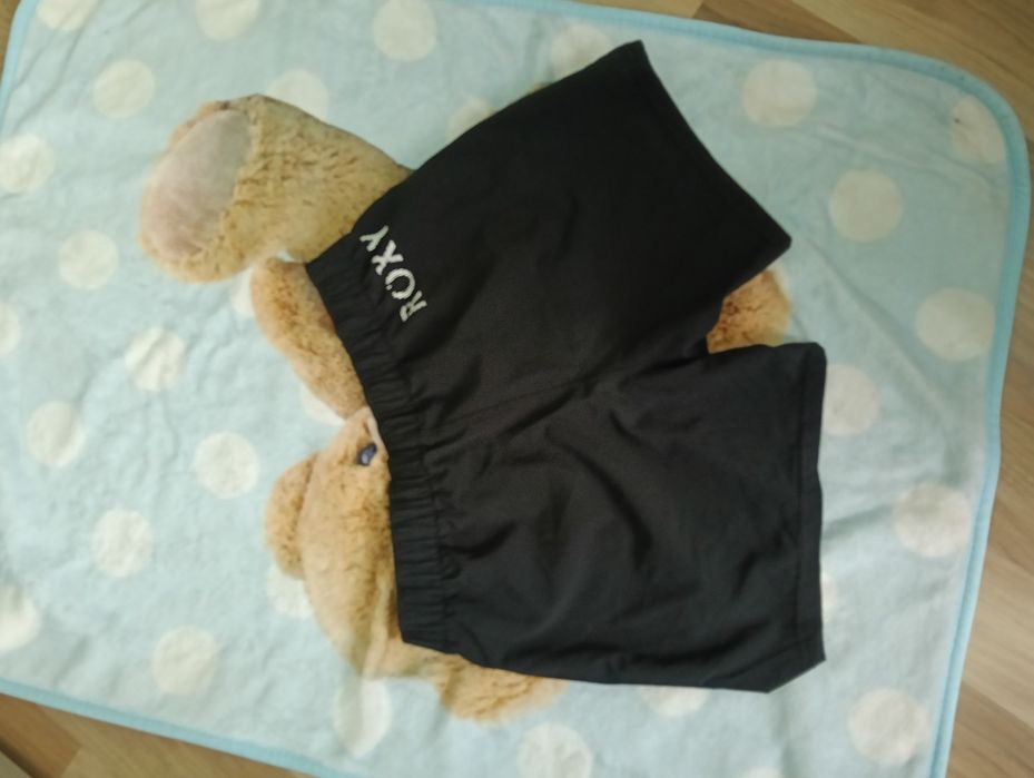 Vând pantaloni scurți