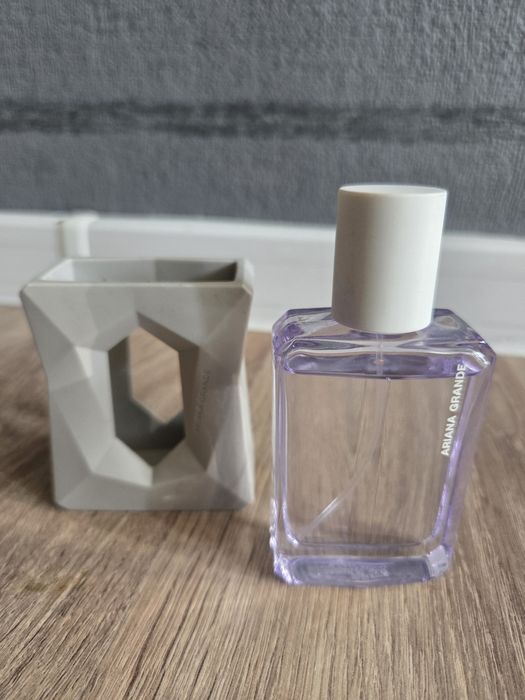 Парфюм Ariana Grande God is a woman