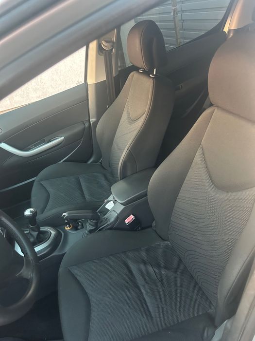 Vand sau Schimb Peugeot 308 cu altceva si ofer diferenta daca e cazul