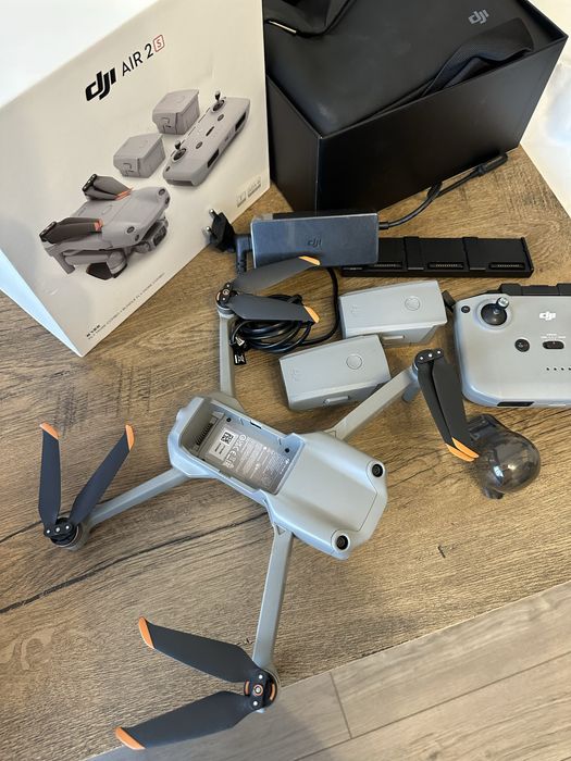 Drona Dji Air 2S more combo,2 acumulatori,hub, accesorii sigilate.