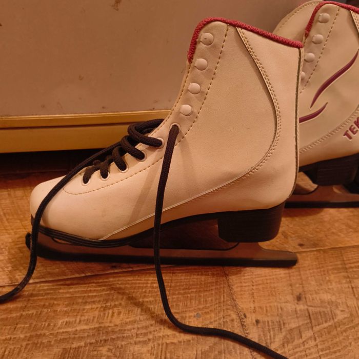 Коньки женские 37