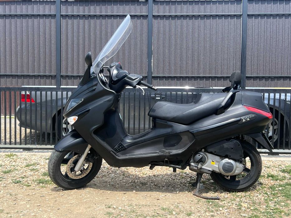 Scuter cu B-ul de 125 cc Piaggio X-EVO Transport gratuit