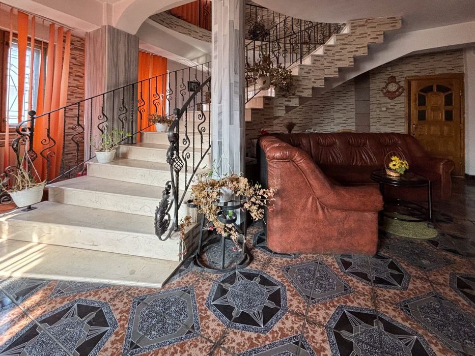 Casa/Cladire de inchiriat Bucium 730mp Central