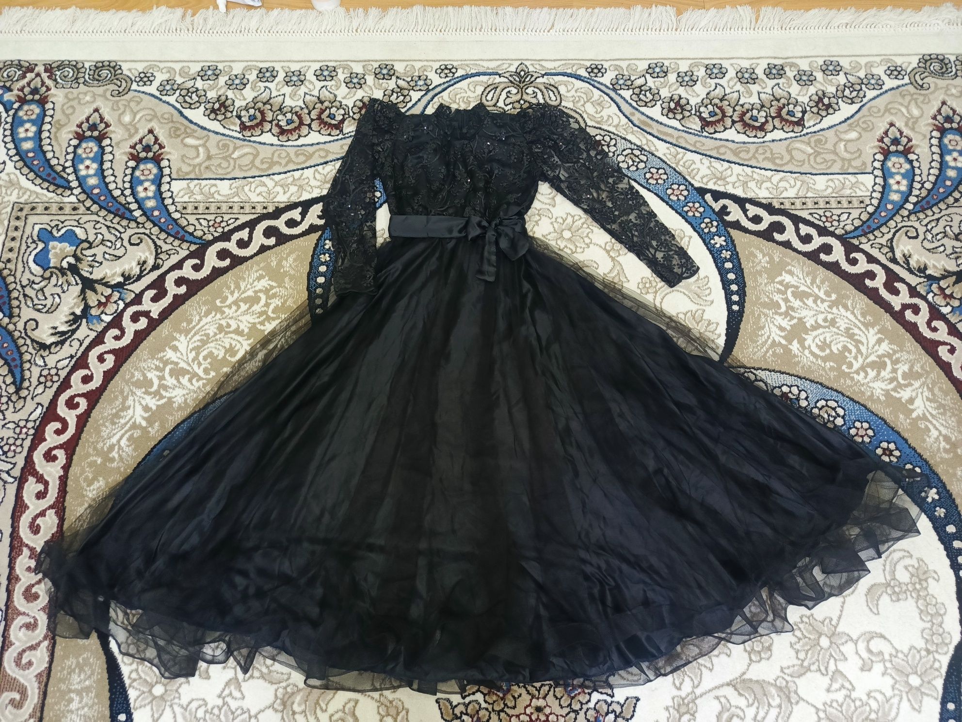 Vecherniy koʻylak M razmer