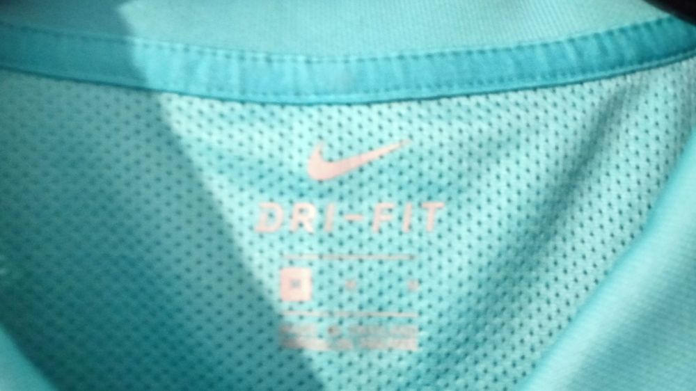 Schimb / Vand BluzanNike Dry fit - Medium