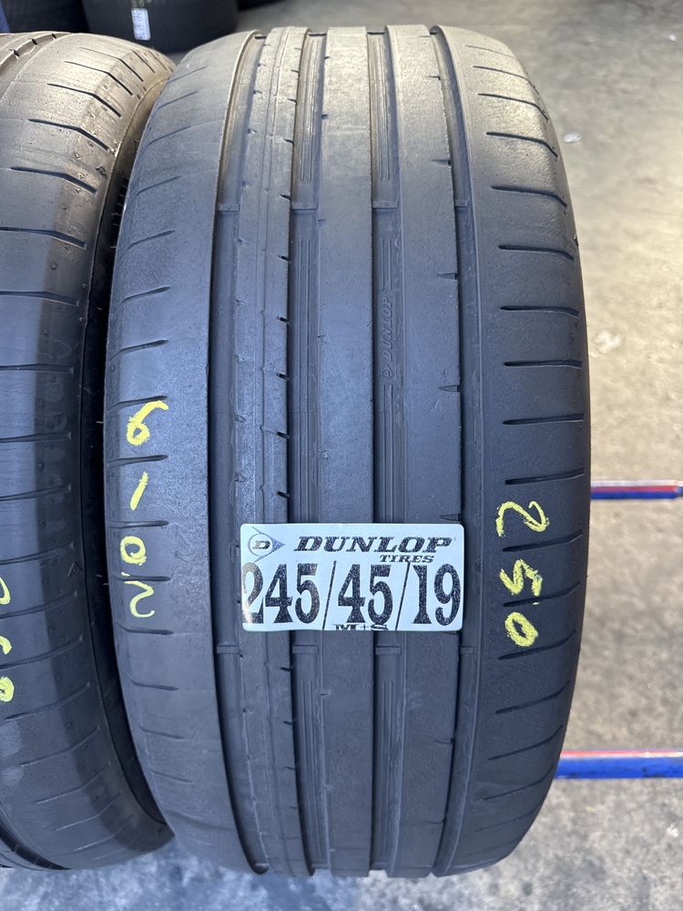 245/45/19 Dunlop