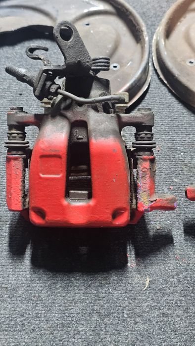 Frane spate ventilate 310mm originale Audi TT 3.2 V6

Stare buna
Se va