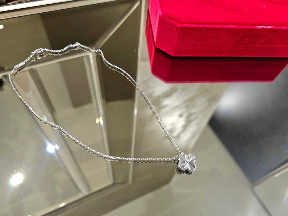 Van Cleef & Arpels VCA Silver Diamond Alhambra Clover Дамско Колие