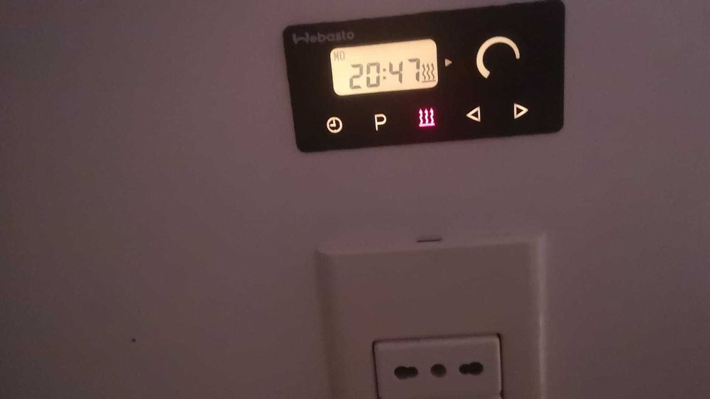 Barca cu dormitor diesel model  Lema Gold 2