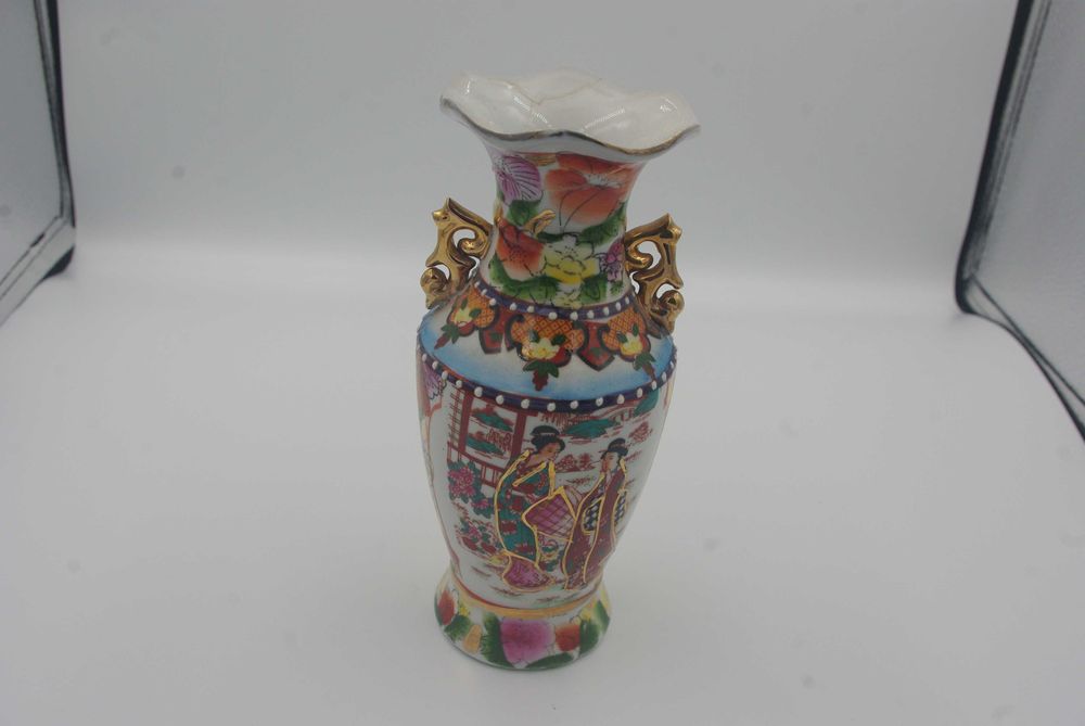 Vaza vintage chinezeasca, vopsita manual, anii 1970, 21 cm inaltime