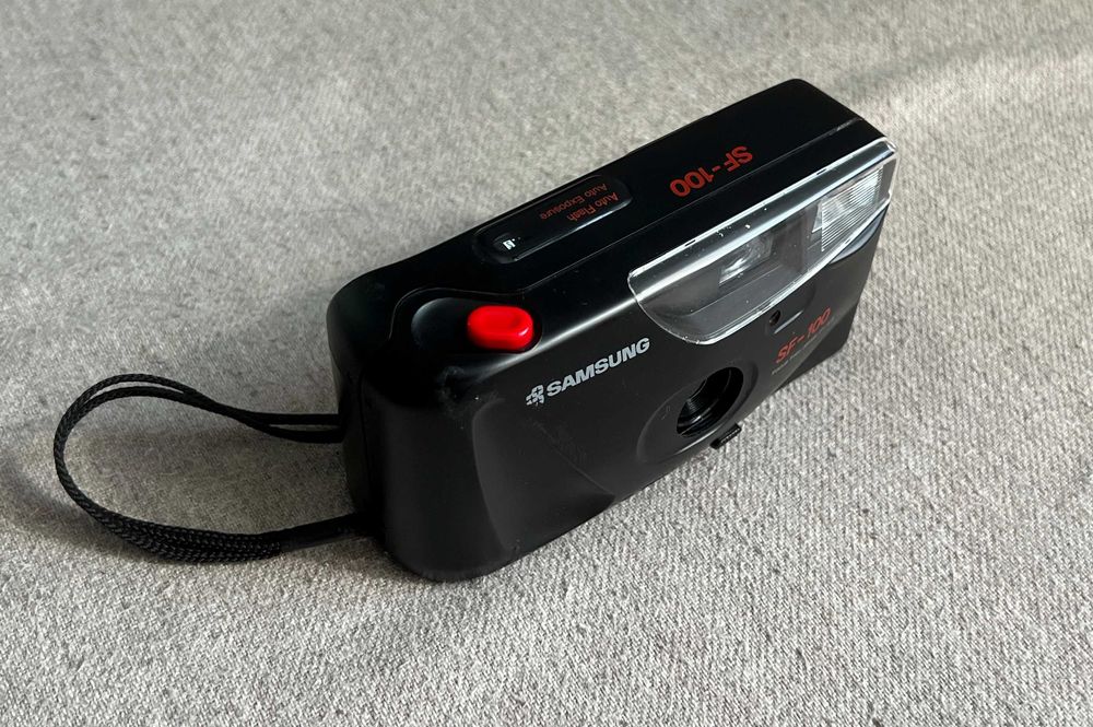 Samsung SF-100 aparat foto compact pe film 35mm cu husă originală