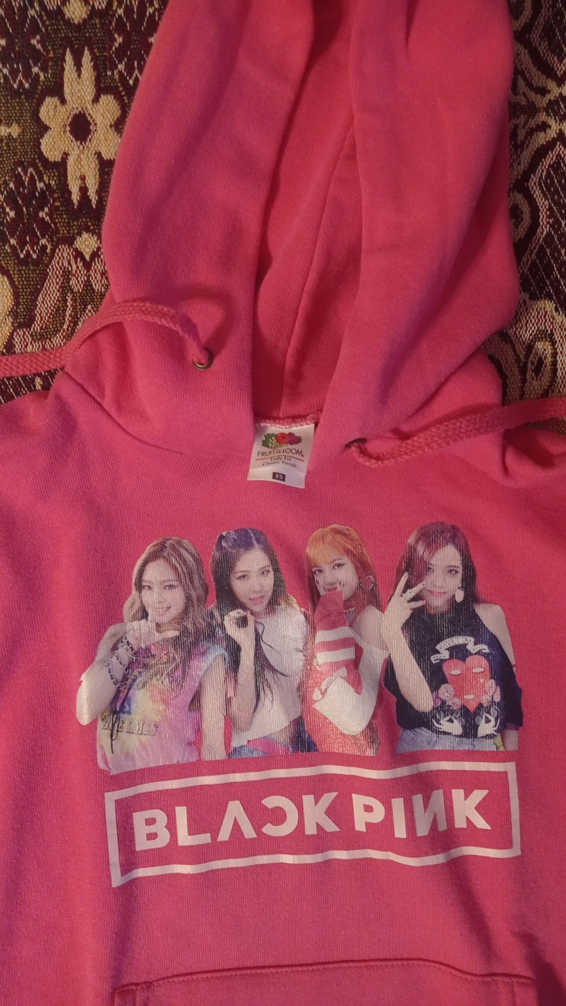 Худи на  Black pink, суитчър и бяла жилетка