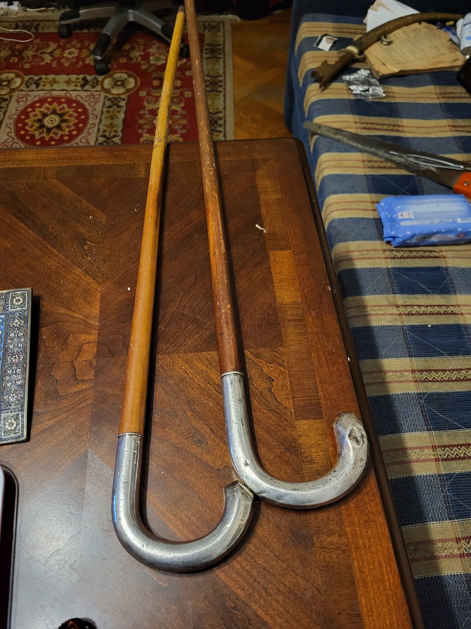 2 bastoane vechi cu mâner din argint