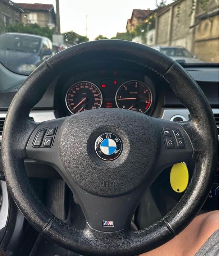 BMW 318D E90.  143кс 2008г