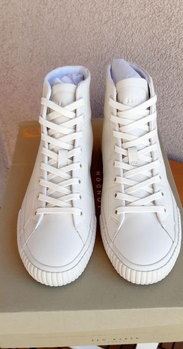 Ted Baker нови, оригинални кецове