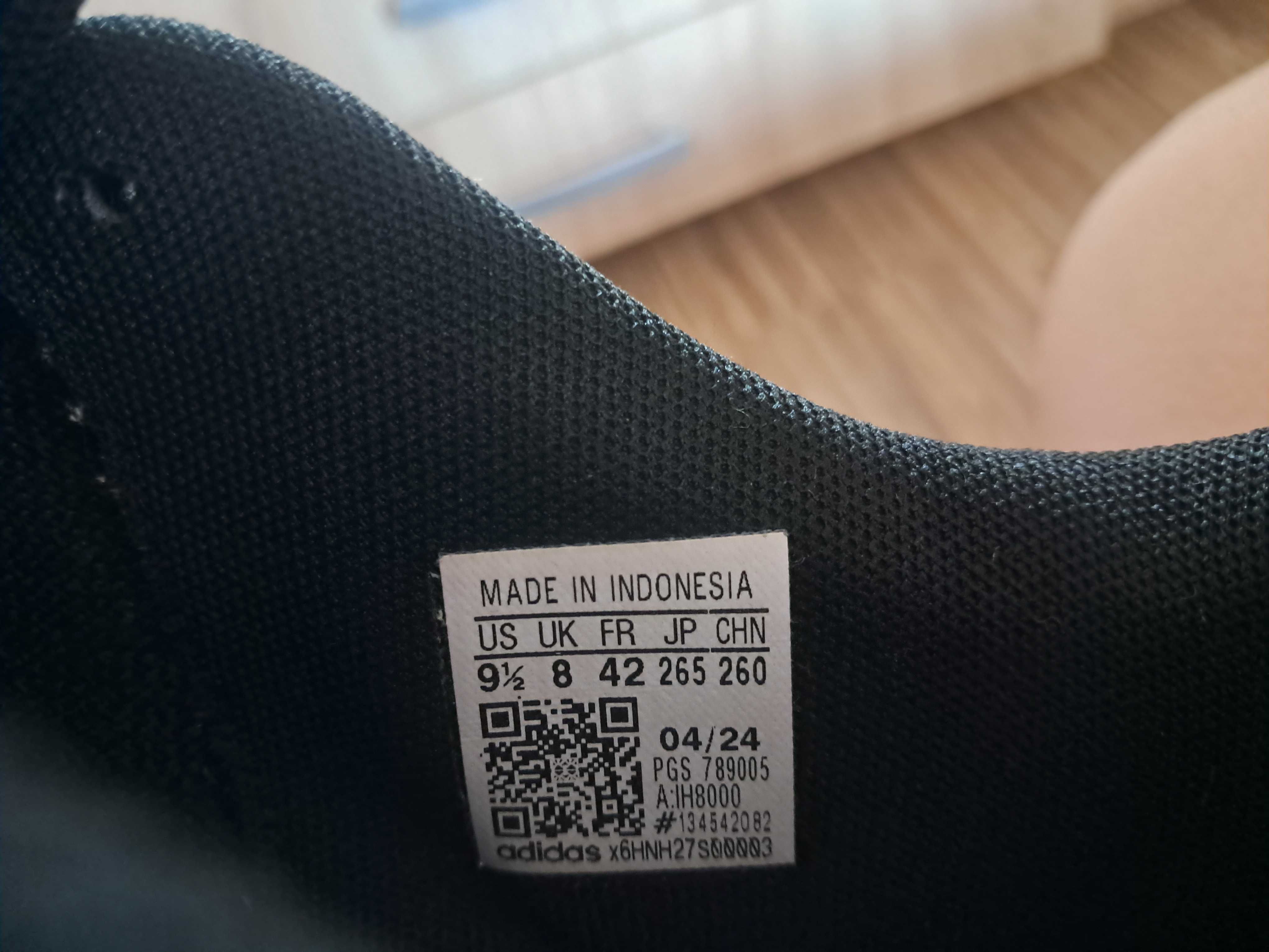 Маратонки Adidas 42 номер