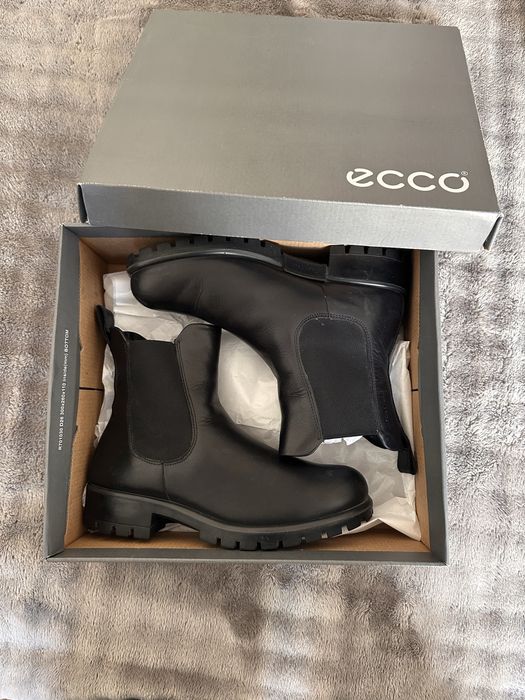 Продам демисезонную женскую обувь ecco