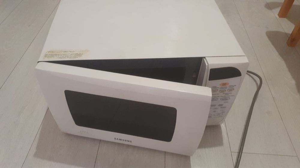 Продам микроволновую печь б у