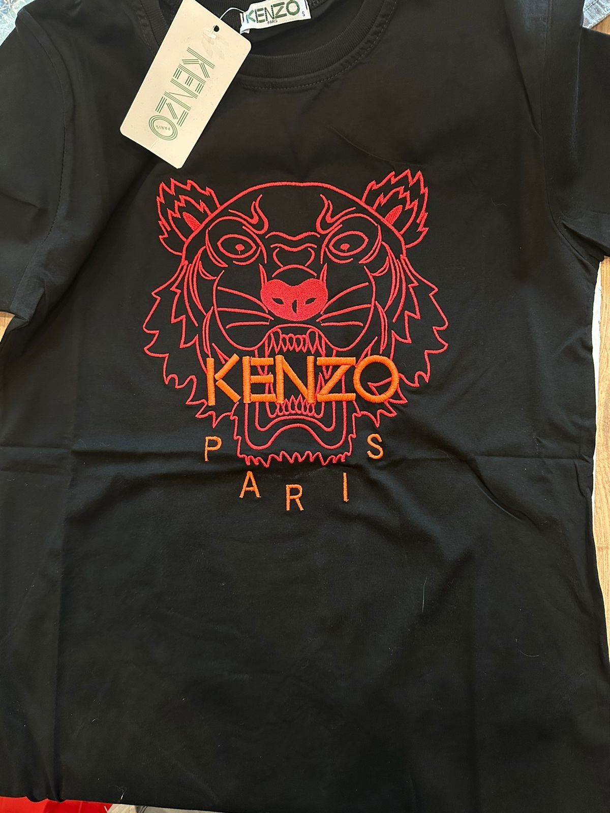 The Nord Face M,L,Kenzo.
Kenzo - S, XL