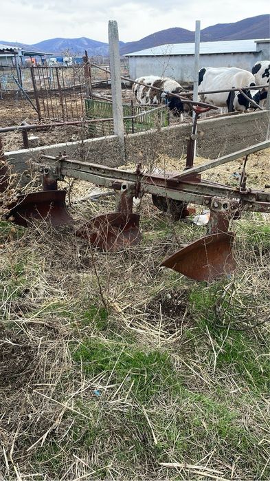 Руски плуг тройка запазен готов за работа.