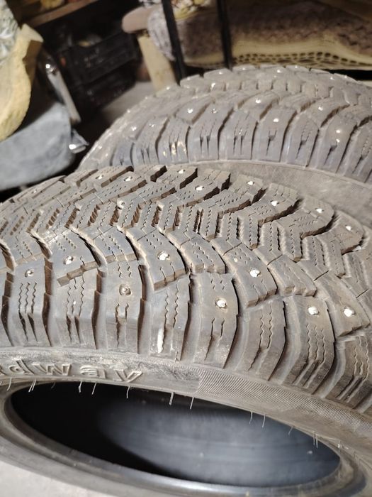 Продам шины 2 штуки