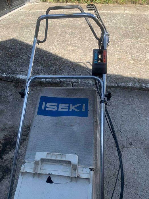 Masini de tuns iarba pe benzina