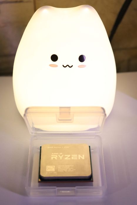 Procesor AMD Ryzen 7 1700 (8C/16T) + Cooler original Wraith Spire