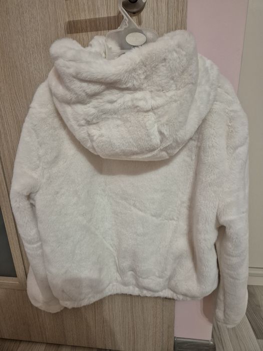 Ново пухено бяло якенце!