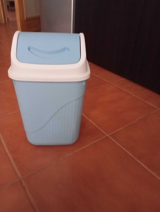 Vand cos de gunoi nou