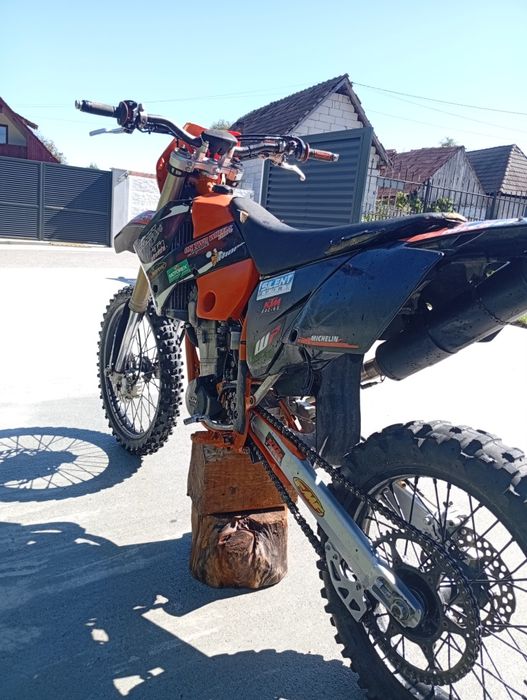 Se vinde :KTM 450 EXC 2004 schimb cu 2 t