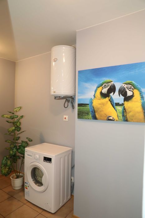 Под Наем тристаен апартамент на първа линия в Равда