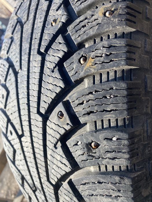 Продам резину нокиан R17