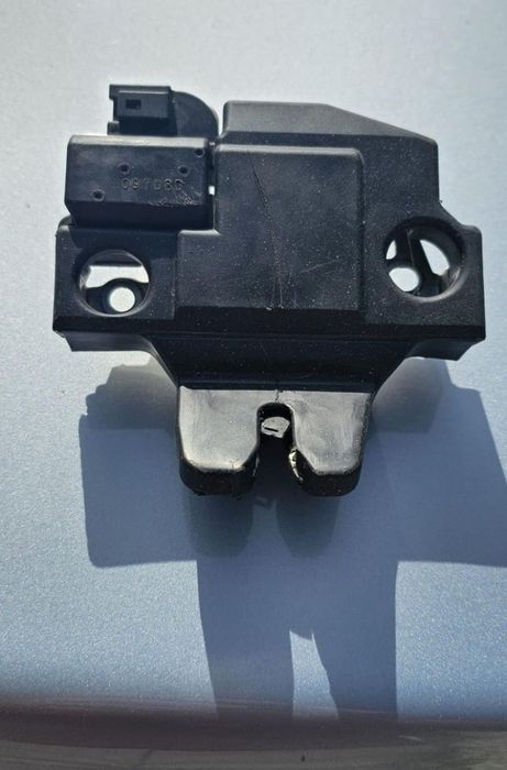 Замок багажника corolla 150