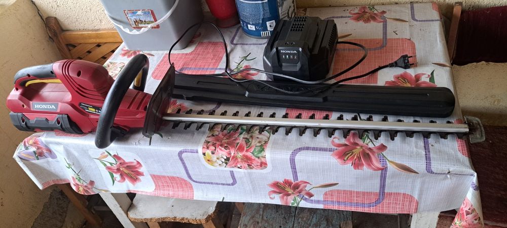 Foarfeca pe acumulator Honda cu incarcator