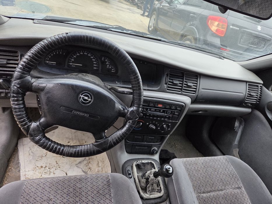 Opel vectra B 1.8i (НА ЧАСТИ)