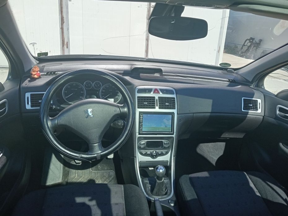 Dezmembrez Peugeot 307 hdi cod motor 9HZ