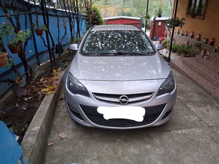 Vând OPEL ASTRA SPORTS TOURES  an de fabricație 2014. 
272246 Km reali