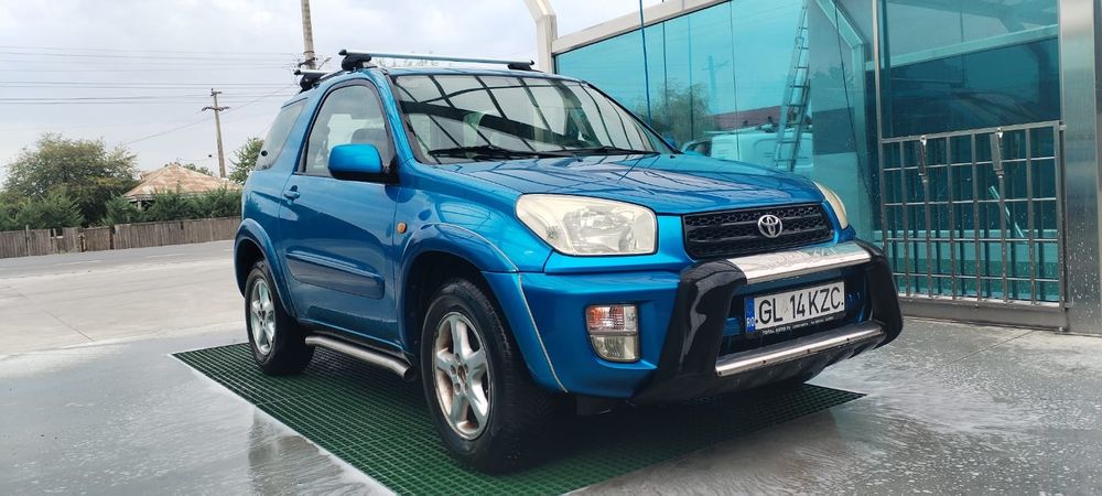 Vând Toyota RAV4  benzina
