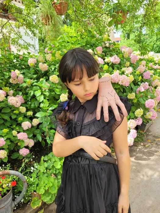 Rochia si mana Wednesday NOI 5,6,7,8,9,10,11,12,13,14 ani