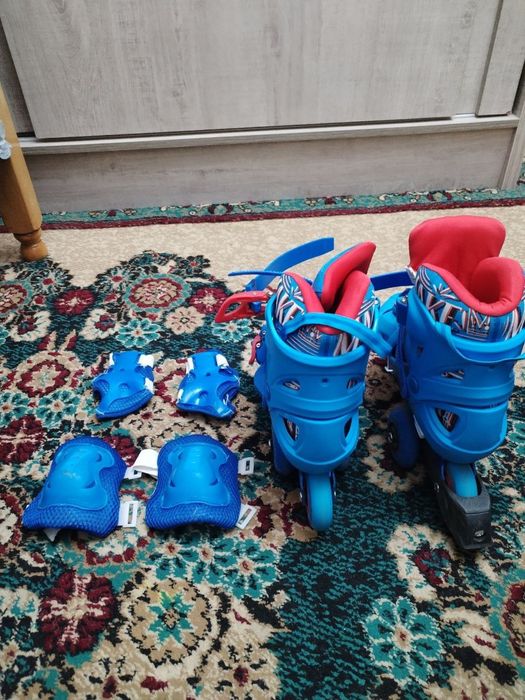 ПРОДАЮ куртку 10-11 и ролики