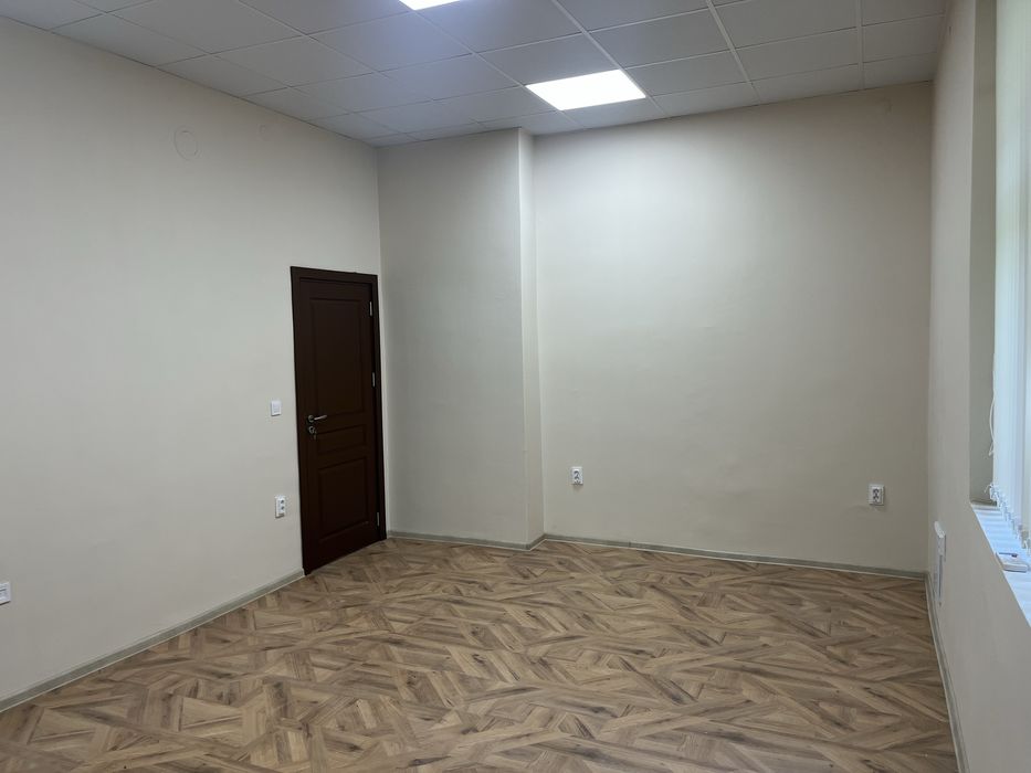 Стаи, подходящи за офиси в центъра на град Елена
