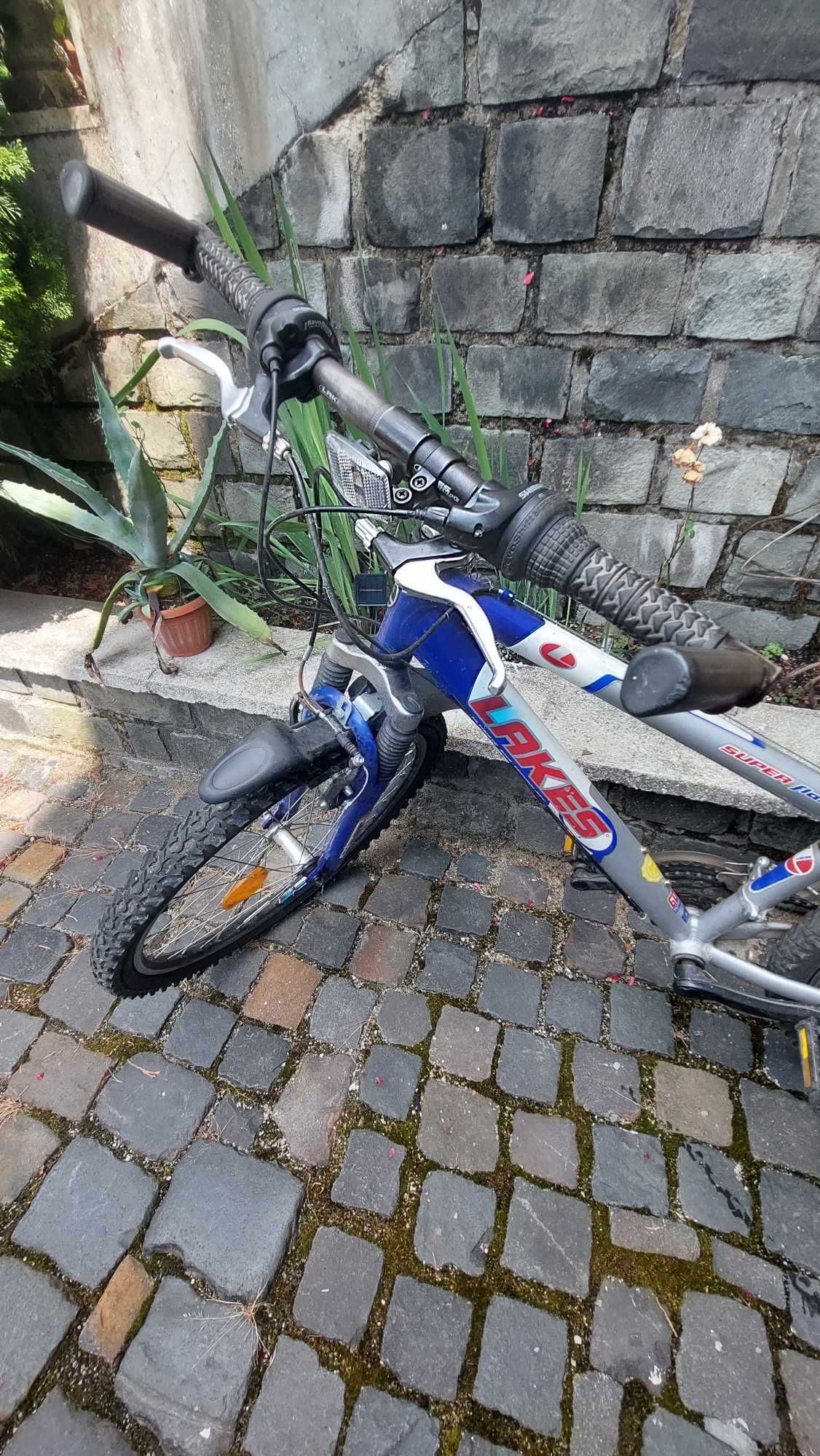 Vand bicicletele de baieti