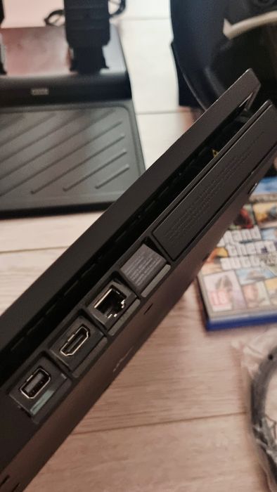 Consola SONY gaming, volan ,joc ,accesorii