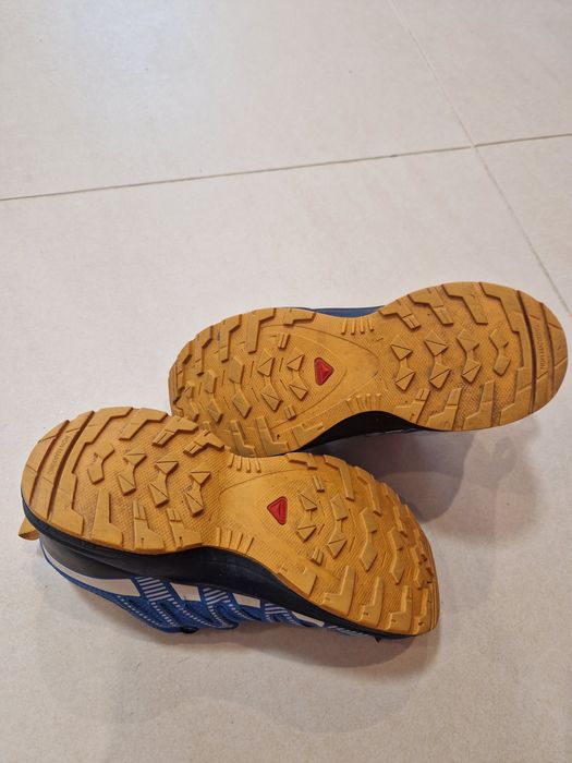 Adidasi Salomon impermeabili marimea 36, in stare excelenta