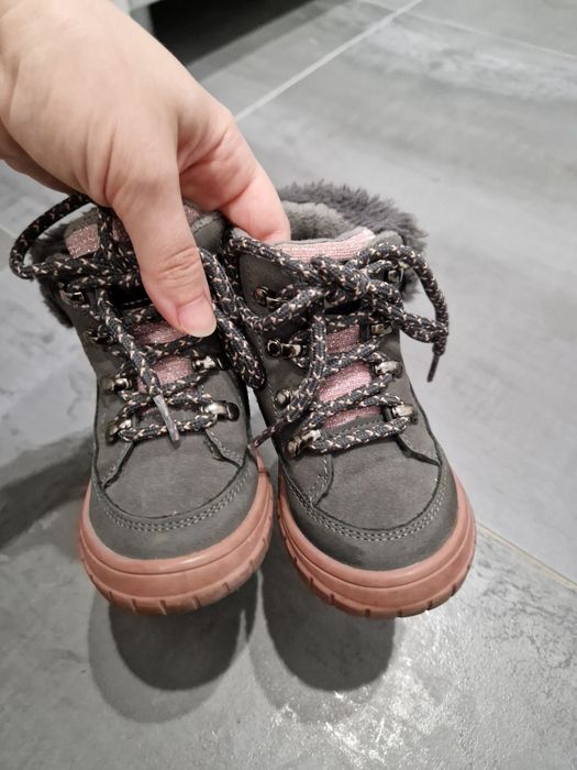 Vand ghete fetite marime 23