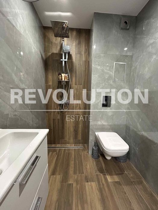 Луксозен ДВУСТАЕН апартамент в района на Каменица 1