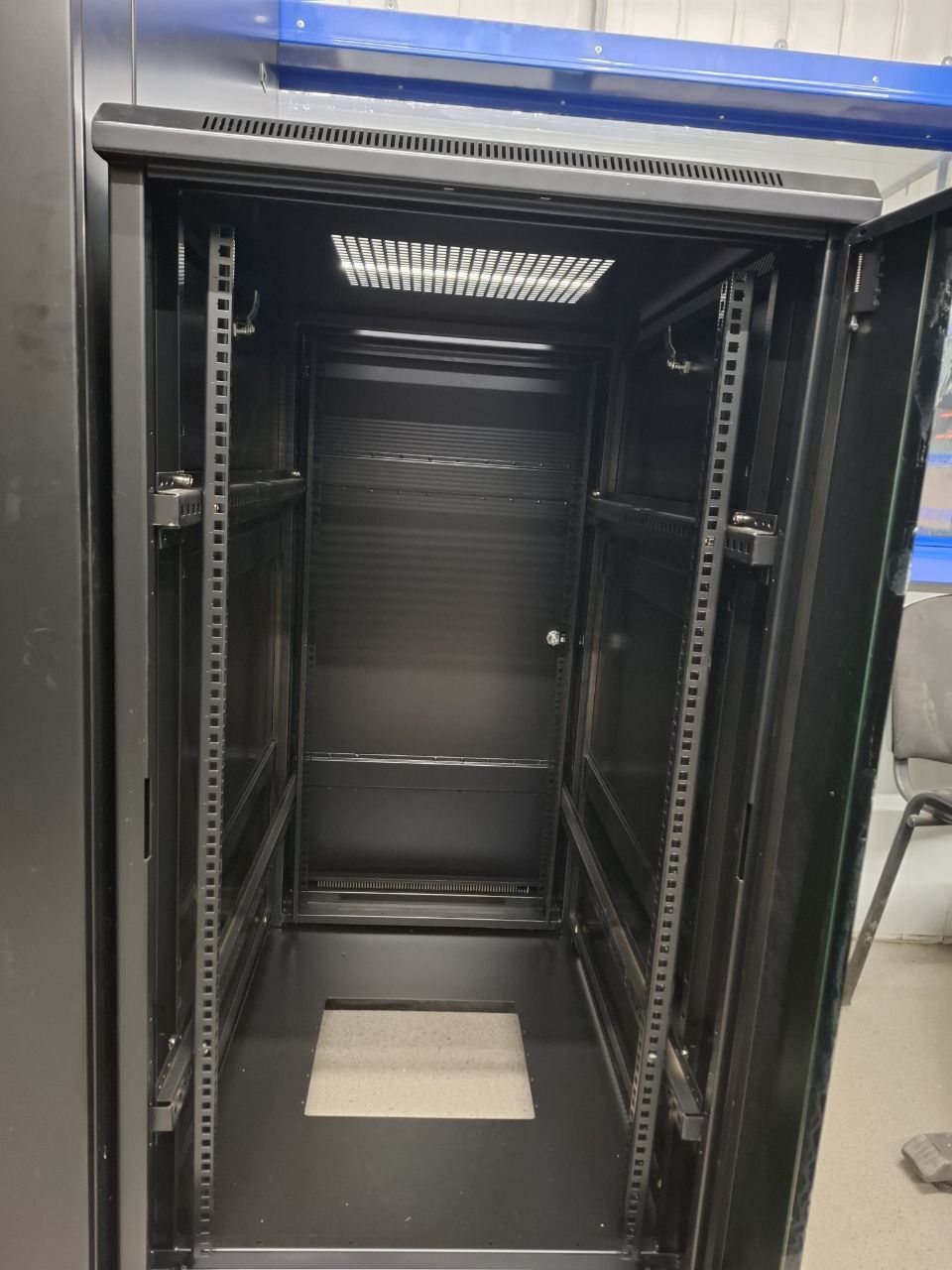 Батарейный шкаф ups