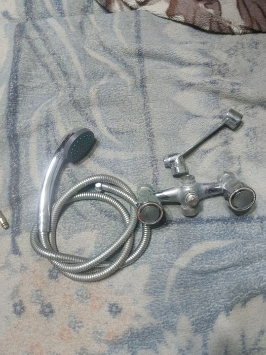 Продам смеситель вану